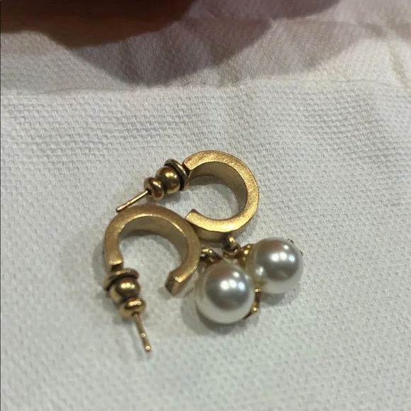 Dior Gold and Pearl Stud Earrings - Picture 4 of 10